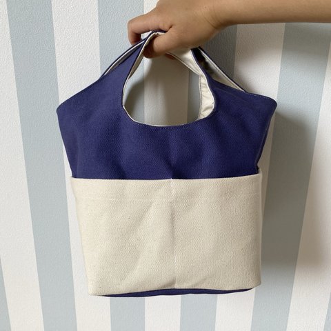 硬さのある帆布でつくったトートbag○8号11号帆布○桔梗色（ベルフラワー）×生成り○ポケット6つ手持ちバッグ○ころりんバッグ、ランチバッグ