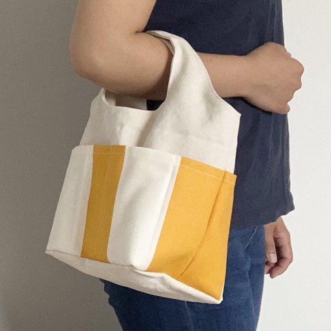 柔らかい8号帆布でつくったトートbag○8号11号帆布○生成り×黄色ストライプ○ポケット5つ手持ちバッグ○ころりんバッグ.ランチバッグ