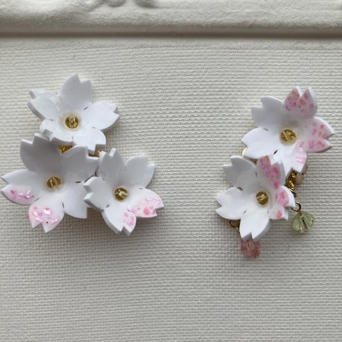 白い桜のイヤーカフ 両耳セット