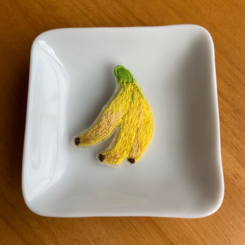 バナナブローチ