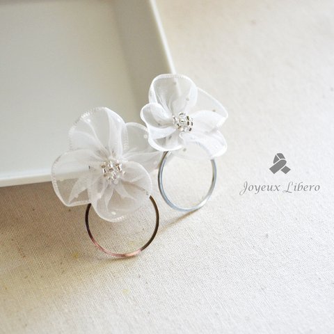 オーガンジーリボンの白い花 イヤリング