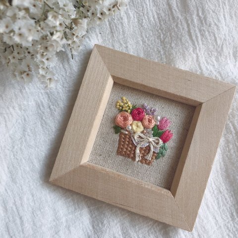 スプリングバスケット　刺繍フレーム　インテリア　置物　手刺繍　インテリア