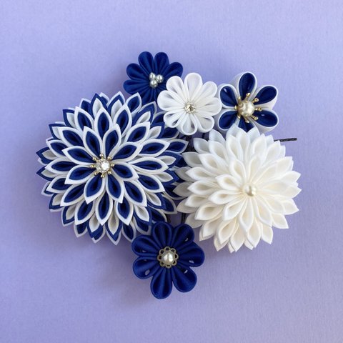 【紺×白】ダリアと小花のUピンセット　つまみ細工　髪飾り　#77