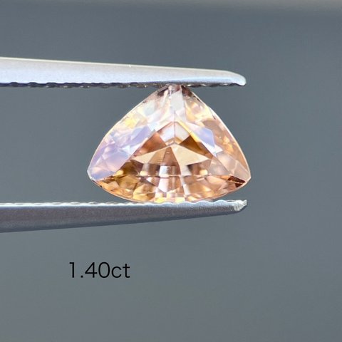 天然石ジルコンルース　Natural Zircon  1.4ct