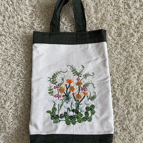 花の手刺繍バッグ