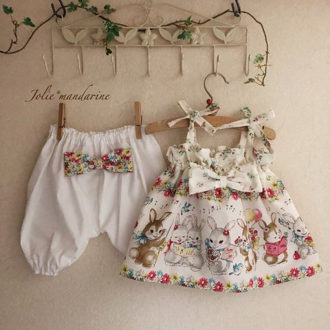 【受注オーダー】かわいいベビー服♪4wayチュニックキャミソール&スカートとリボン付きかぼちゃパンツセット（うさぎの音楽隊　ホワイト）