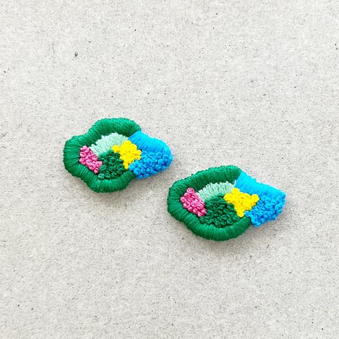 colorful刺繍ピアス