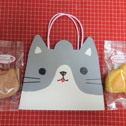 猫の焼き菓子２種類　ネコのペーパーバッグ入り(^^♪