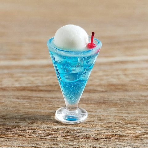 【夏限定】ミニチュア青いクリームソーダ