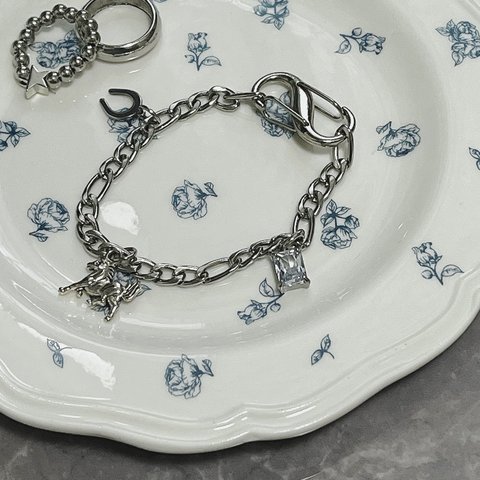 silver chain bracelet：clear horse