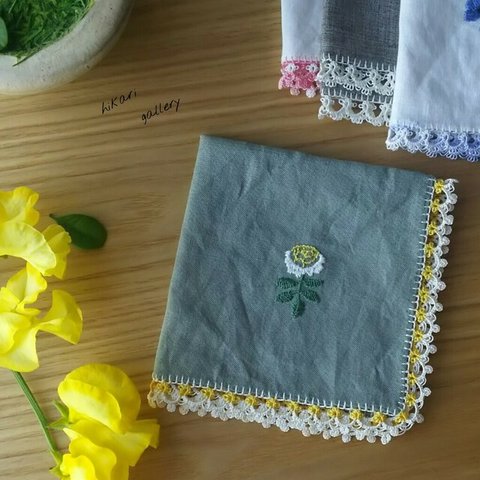 リネンのレース付きハンカチ②黄色×白バラの刺繍