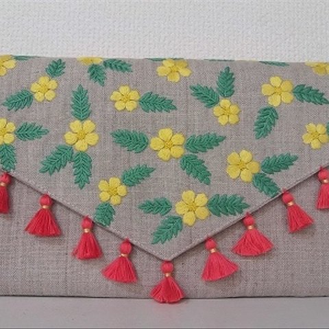 お花の刺繍クラッチバッグ　送料無料　　　*168*