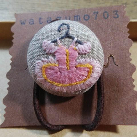 バレエ　ヘアゴム　くるみボタン　刺繍（濃pink）