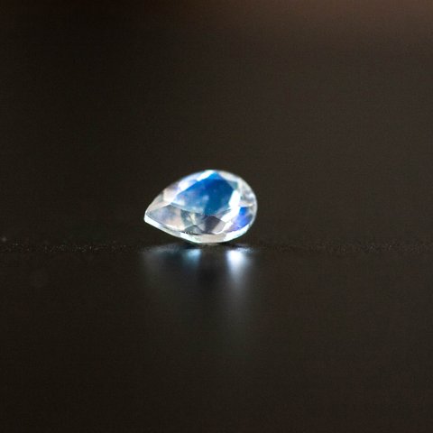 ロイヤルブルームーンストーン・ルース　0.7ct