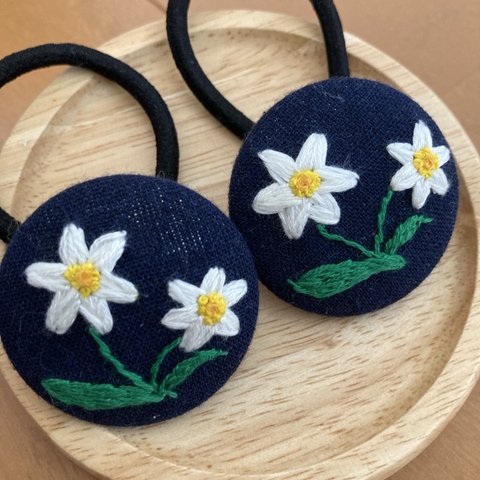 水仙の刺繍ヘアゴム