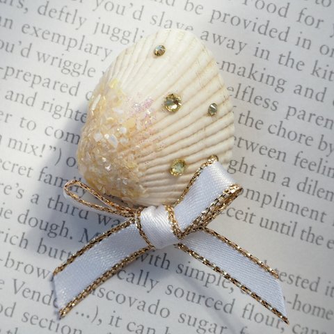 貝殻ブローチ（白金リボン×ジャンキル）