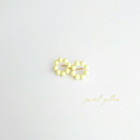 swarovski pearl × Pastel Yellow × circle : ノンホールピアス(イヤリング)