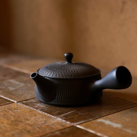 新茶を楽しむ急須、煎茶が美味しく飲める平型急須【愛知県常滑産】玉光窯さんのつくる常滑急須・横手・柄・160cc