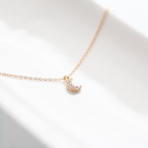 14KGF「小さな 月 の CZ ゴールド ネックレス 」 Crescent Moon Necklace