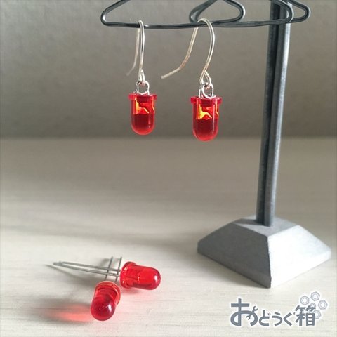 赤色Φ5LEDのピアス