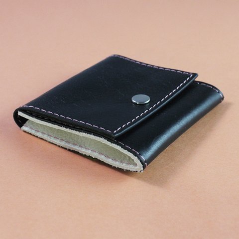 シンプルな革の財布