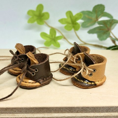 革細工  丸ブーツ　一足　miniature boots.