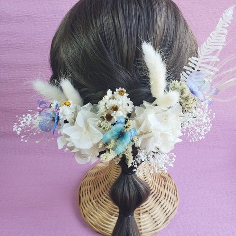 小花に舞う蝶　ロマンチック髪飾り　結婚式　成人式　卒業式　ウェディング　カスミソウ　