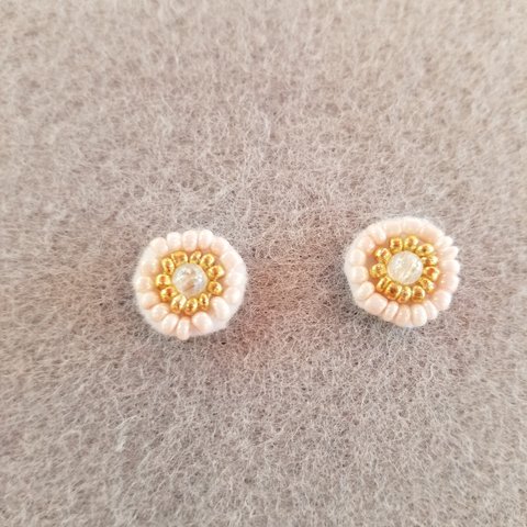 ビーズ刺繍ピアスorイヤリング