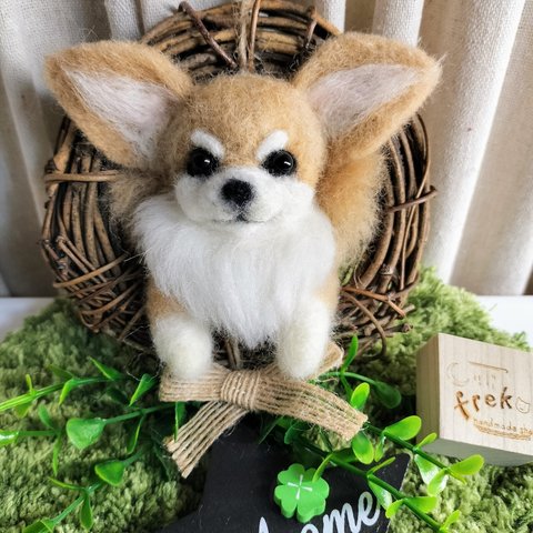 羊毛フェルト　犬　チワワ　クリーム　ウェルカムリース　インテリア　ぬいぐるみ　フェルト