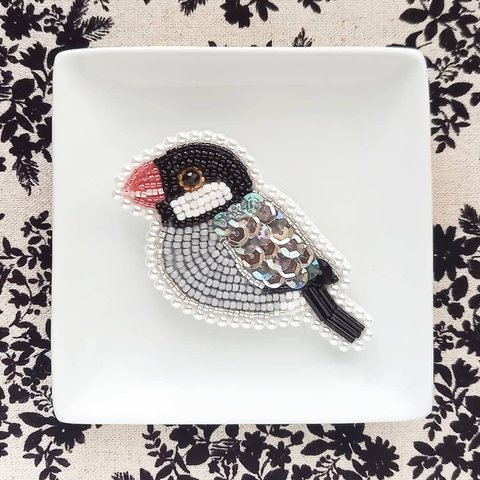 ビーズ刺繍＊ノーマル文鳥のブローチ