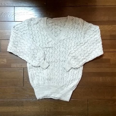 【sale】段染め糸の穴あき模様セーター