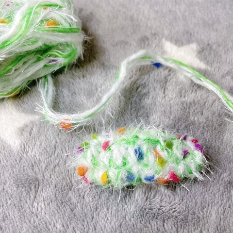 緑　メロンソーダ　毛糸ヘアピン　編みヘアピン　ヘアクリップ　カギ編み