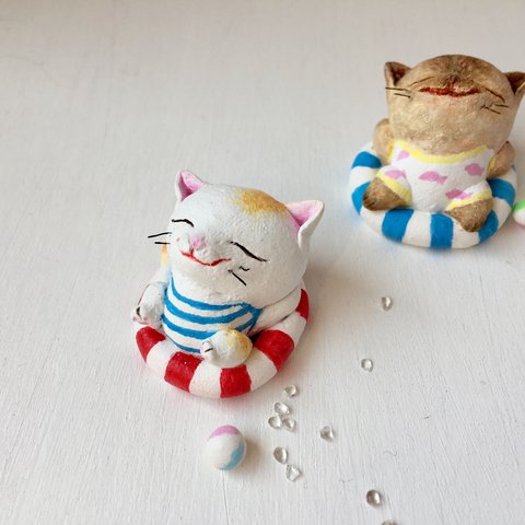 浮き輪猫さん〜茶トラ×白〜