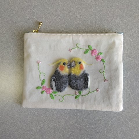 ペア💕オカメインコ　羊毛フェルト刺繍＆刺繍  ファスナーポーチ 