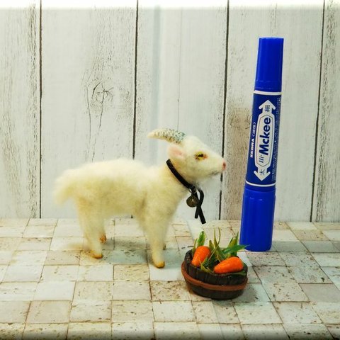 ◇sold out◇羊毛フェルト　犬　小さなヤギ　山羊　動物フィギュア　