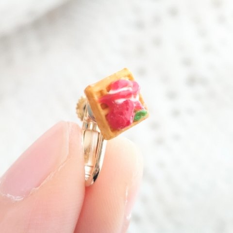 苺ワッフルピアス/イヤリング☆