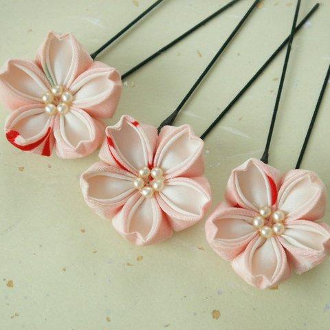 【再々販】つまみ細工　古布で作った桜の髪飾りの３本セット〈薄桃〉　お花見にぴったり♪