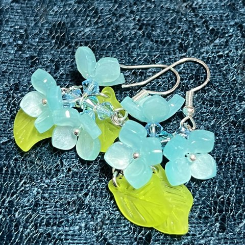 揺れる紫陽花ピアス -涼蒼- ☪︎ *.✨【イヤリング変更可能】