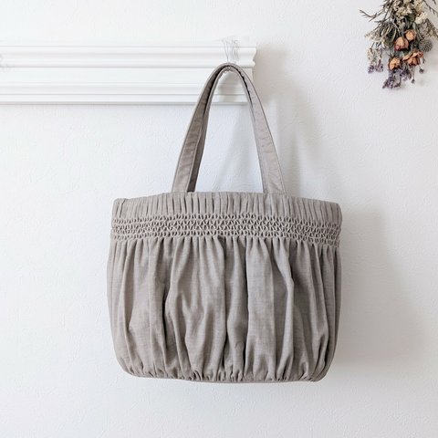 スモッキング刺繍の大きなトートバッグ ｰCARRYiN ecru beige ｰ