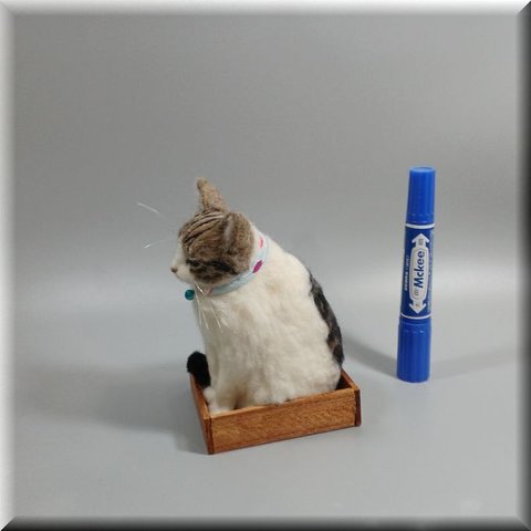 羊毛フェルト　猫　箱入りキジシロ猫さん　ねこ　ネコ　猫フィギュア