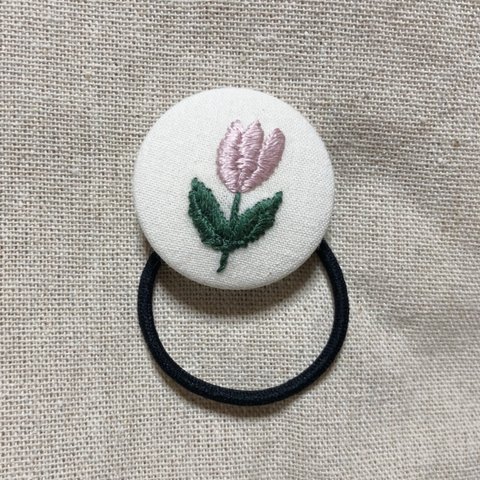 チューリップ　刺繍ヘアゴム(ブローチ)