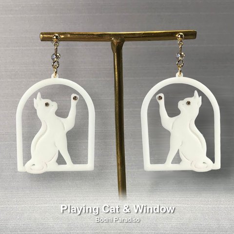 Playing Cat & Window ピアス（猫シルエットシリーズ）