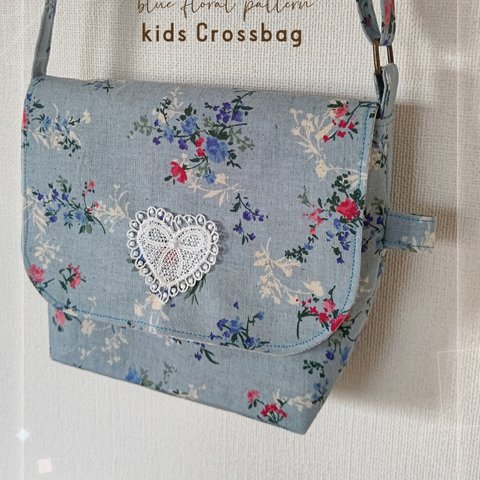 ☆*°新商品  フラップ kids クロスバッグ☆*° Blue系  花柄  ストラップ調整OK