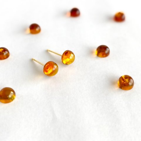 [ Baltic amber ] 天然琥珀 シンプルピアス / 金属アレルギー対応 ノンホール変更可 ギフトラッピング無料