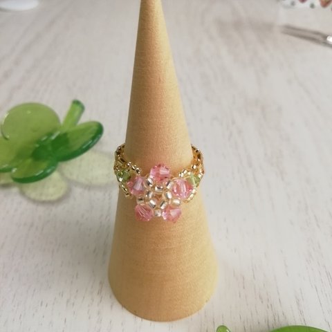 お花のリング（ビーズアクセサリー）