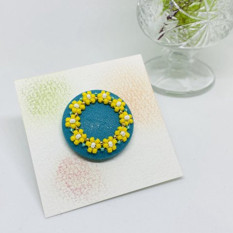 ビーズ刺繍のミモザブローチ　　青