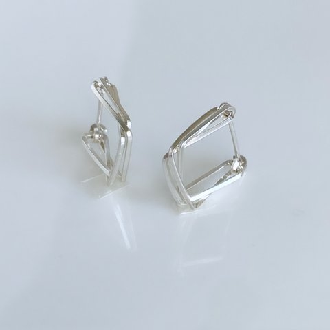 silver925 diagonal square  3連　キャッチレス　フープピアス