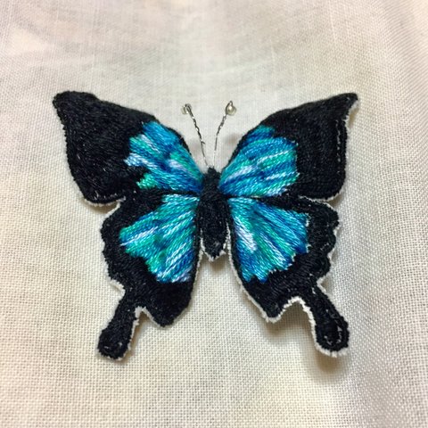 立体刺繍 ブローチ 蝶 青＆黒