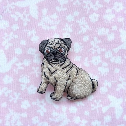 パグの刺繍ブローチ　犬