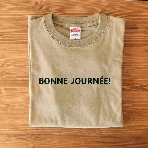 Bonne journee! フランス語ロゴTシャツ【カーキ】
